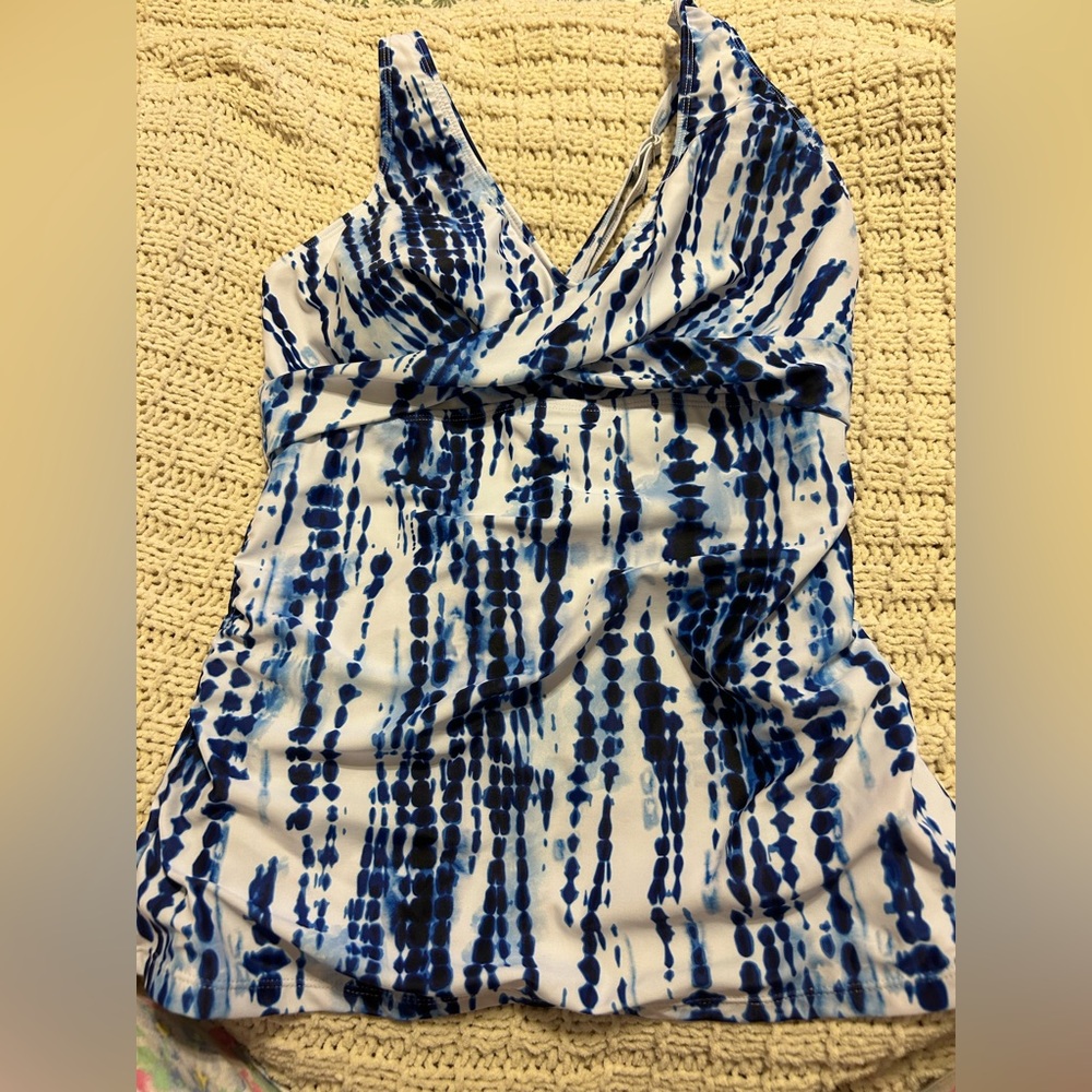 Blue and White Women's Tankini Swim Top size large (no tag)